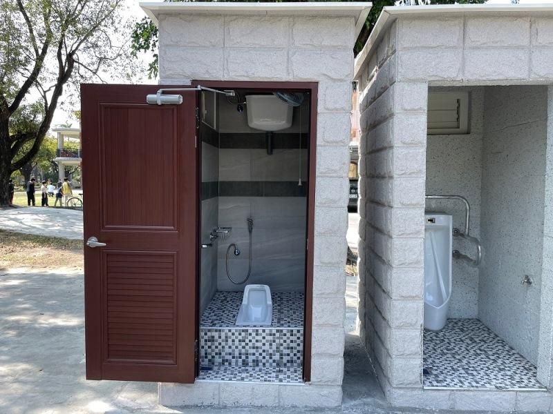 黑點白崗石無障礙廁所設計：水泥預鑄流動廁所施工流程與優點整理