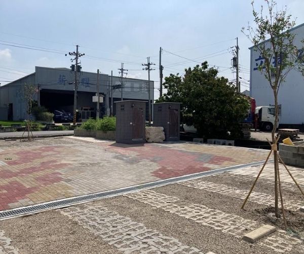 地坪怎麼選？植草磚和平板地磚的特色與使用比較