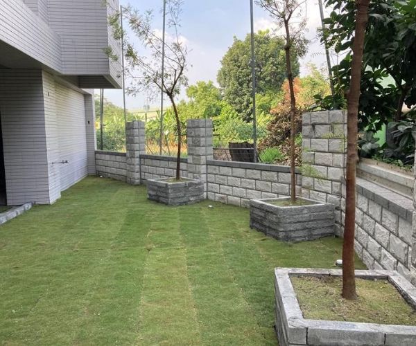 打造自然景觀風格：仿岩藝術圍牆的設計亮點與優點